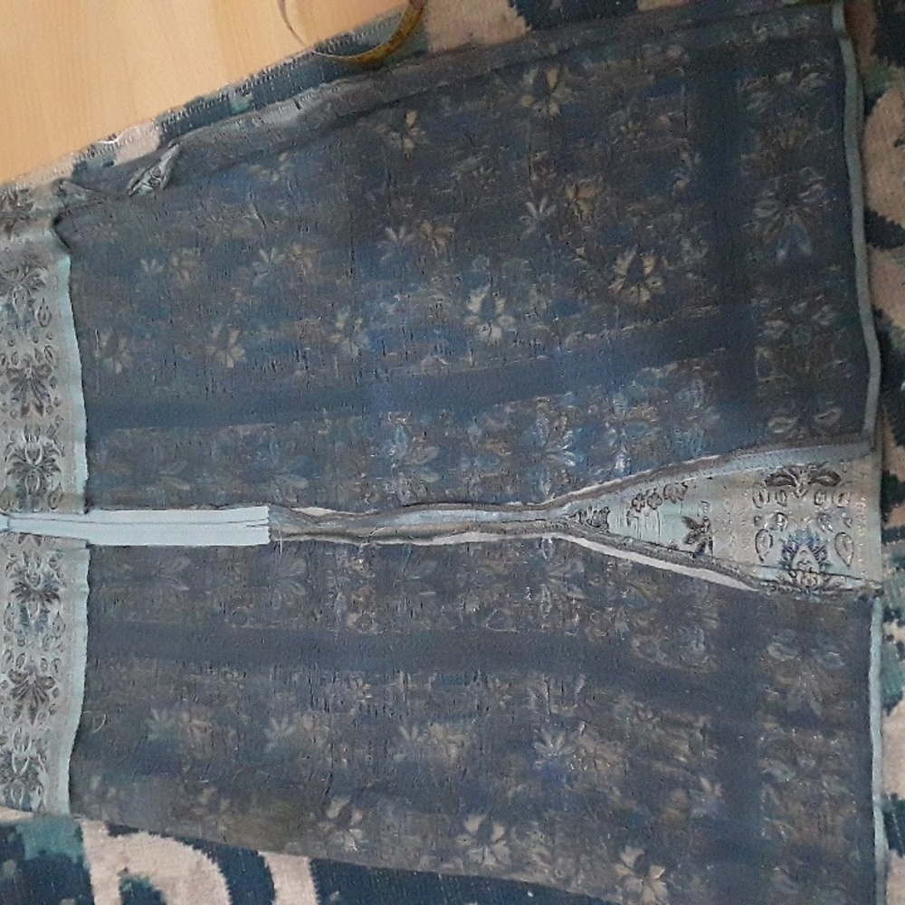 Chic Floral Pencil Skirt in Blue, Metallic Thread, Small, Vintage - Picture 8 of 8